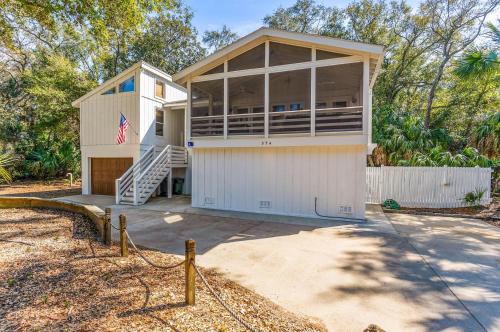 Saint Helena Island Casa | Spacious Family Getaway with Resort Amenities, Guest Cards and Golf Cart Included!