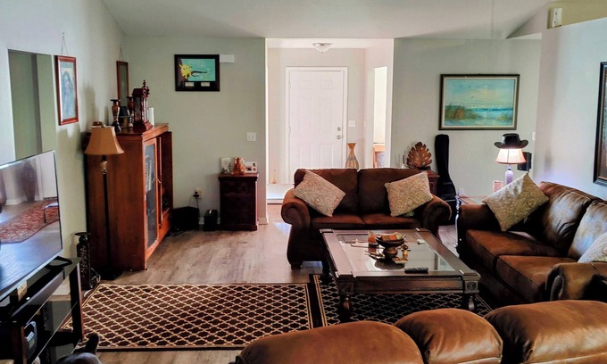 Lehigh Acres Casa | Spacious Family Home with 1 acre of fenced in yard - pet friendly
