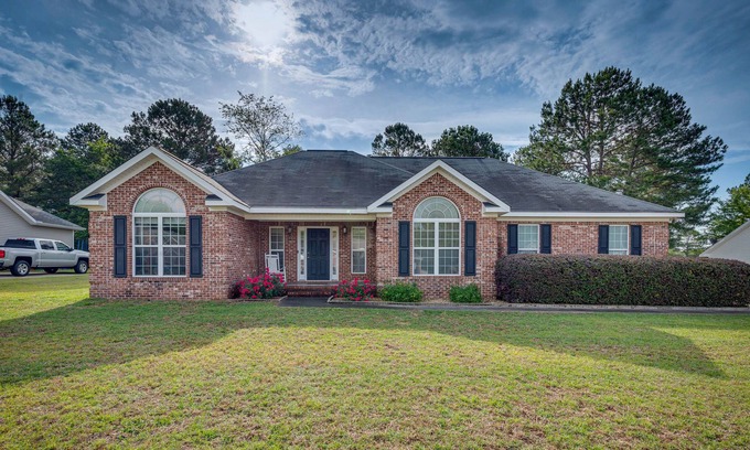 Macon Casa | Spacious Family Home - 11 Mi to Downtown Macon!