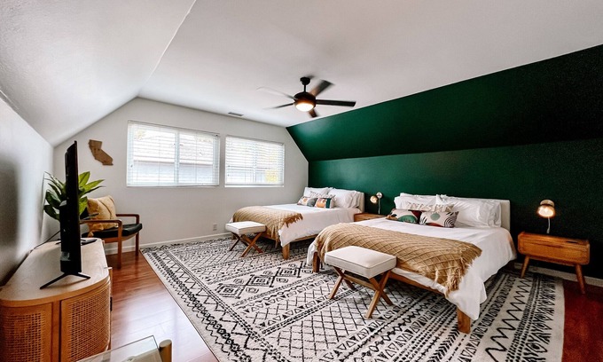 Tustin Casa | SPACIOUS FAMILY HOME - BEACH, DISNEYLAND, AIRPORT IN MINS!