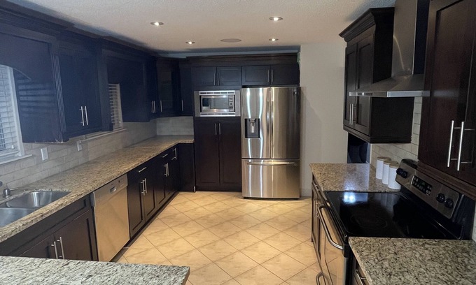 Newton Casa | Spacious family home, full privacy & separate entrance!