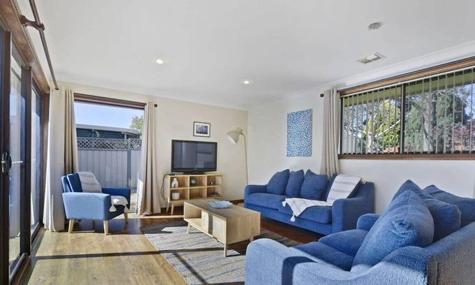 Calare Casa | Convenient & Affordable | Close to Town | Pet-Friendly