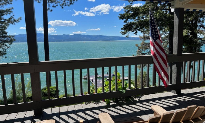 Bigfork Casa | Spacious family lakefront home with spectacular views and private location!