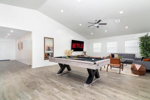 Tamaron Casa | Spacious Family Oasis ~ PoolTable ~ Backyard ~ Pkg