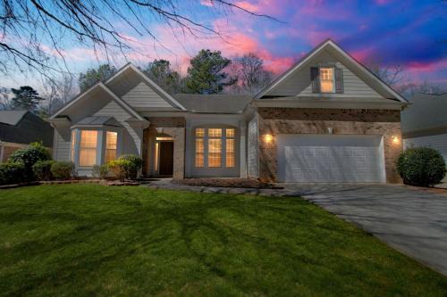 Cliftondale Casa | Spacious Family Retreat in Atlanta - Sleeps 10