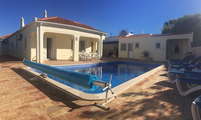 Vale de Parra Villa | Amplia villa familiar con piscina privada.