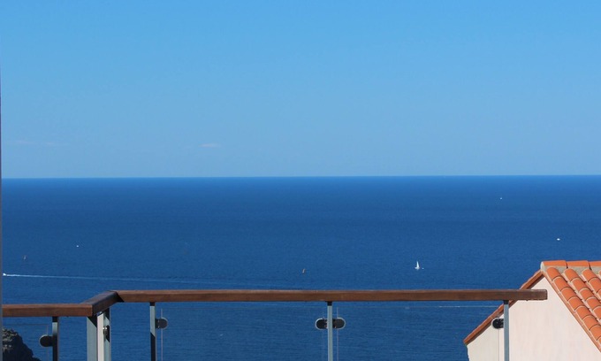 Cerbere Villa | Casa familiar con fantásticas vistas al mar y grandes agua salada piscina