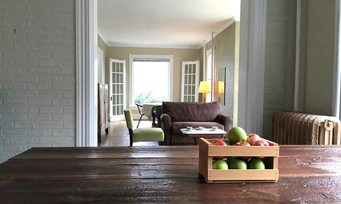 Pickett Otro | Spacious Farmhouse in Quaint Rural Setting