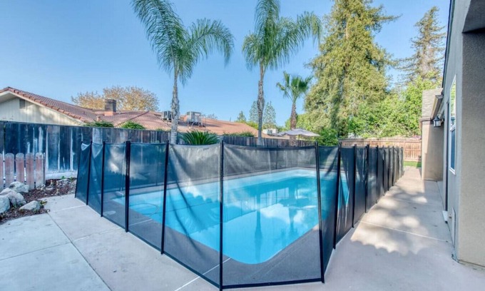 Fresno Casa | Spacious Fig Garden 4BR 2BA Home with Pool