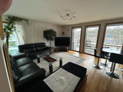 Billancourt–Rives de Seine Apartamento | Spacious flat ideal for working or events