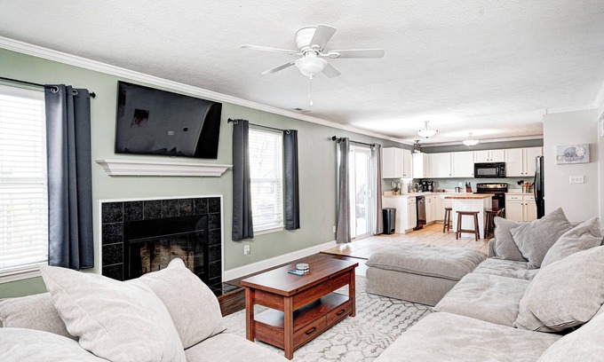 Noblesville Casa | Spacious for Groups & Families~Private Yard~Walk to Ruoff~Dog Friendly!
