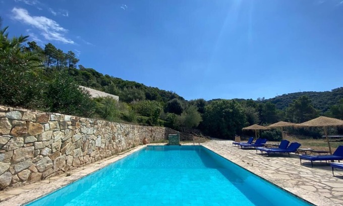 Vilassar de Dalt Villa | Spacious Forrest Villa Near Barcelona - Holds up to 24p