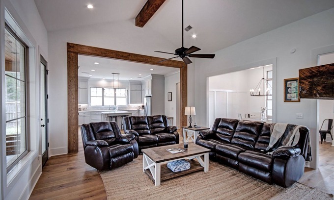Madison Casa | Spacious Four Bedroom Home in Madison County