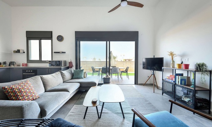 Nahariya Apartamento | Spacious Four Bedroom Holiday