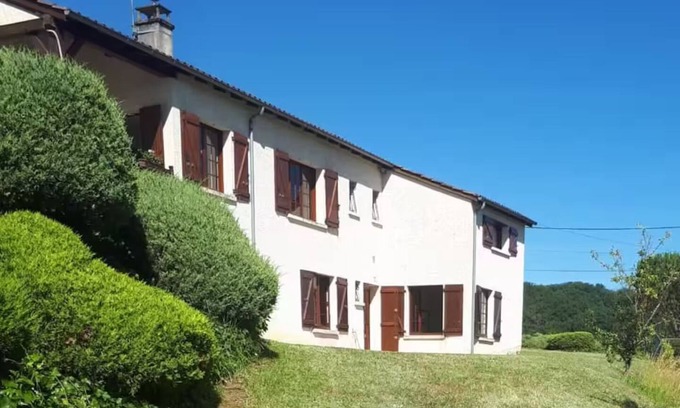 Saint-Michel-Loubejou Casa | Spacious gîte with swimming pool for 5 people