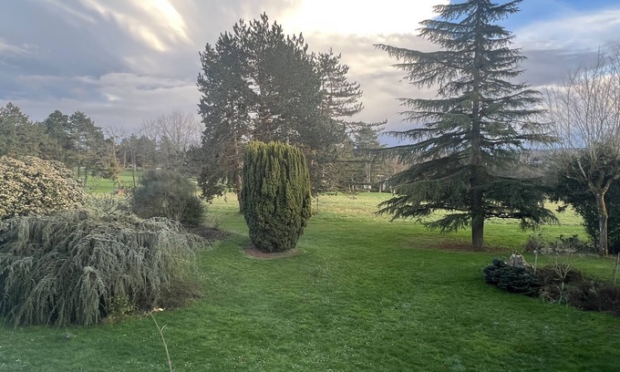 Saint-Nom-la-Breteche Casa | Spacious family house on a golf course near Versailles, 30min drive to Paris.