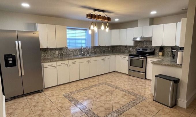 Mission Casa | Spacious freshly remodeled home.