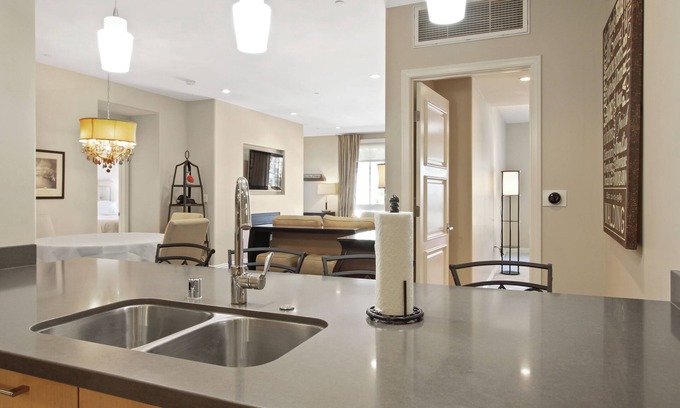 Downtown Condominio | Spacious, fully furnished 3rd floor condo with campus views @ the Americana!
