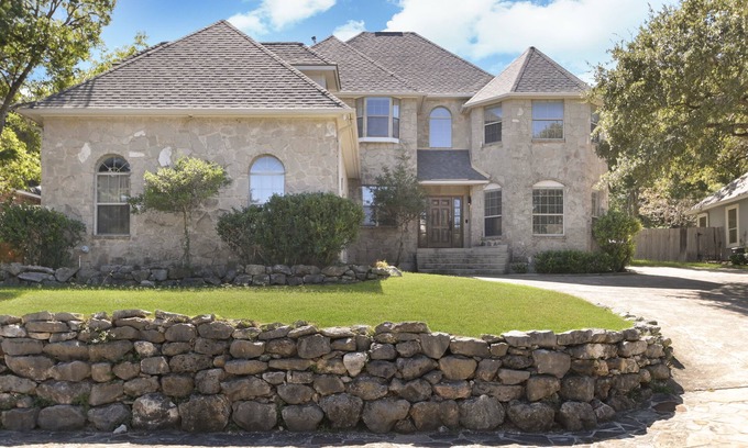 Crownridge of Texas Casa | Spacious Fun-Filled Retreat 5 minutes to Six Flags!
