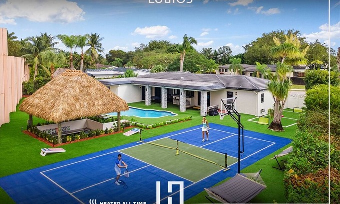 Ludlam Casa | Spacious Fun House w/ Games & Heated Pool