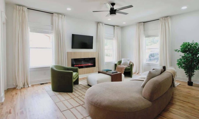 East Side Casa | Spacious Getaway 7BR Villa w Hot Tub and Close to DT
