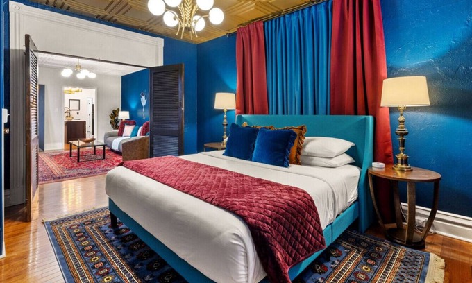 Bloomfield Apartamento | Spacious getaway in Little Italy with Parking
