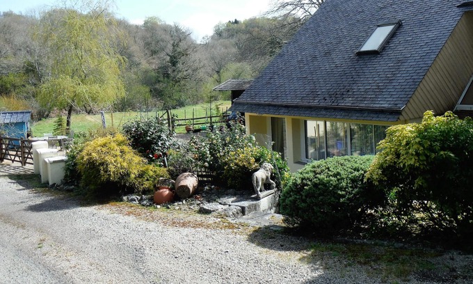 Huelgoat Apartamento | Amplia casa rural situada en un hermoso campo a poca distancia de la aldea de Huelgoat
