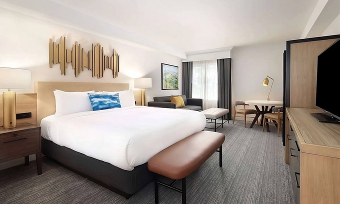 Milpitas Hotel | Spacious Good-Value Accommodation! Short Drive to Happy Hollow Park and Zoo!