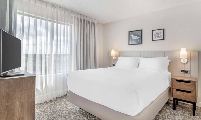 Downtown San Antonio Hotel | Spacious Good-Value Accommodation! 2 Comfortable Units, Free Breakfast