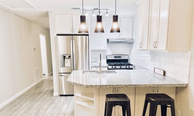 Spring Branch East Casa | Spacious Grand Lux Memorial Houston House-Hosts 50+, Sleeps 17, 🎉 PARTY Allowed!