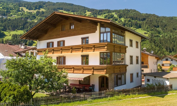 Zell am Ziller Casa | Spacious group home close to the ski resort