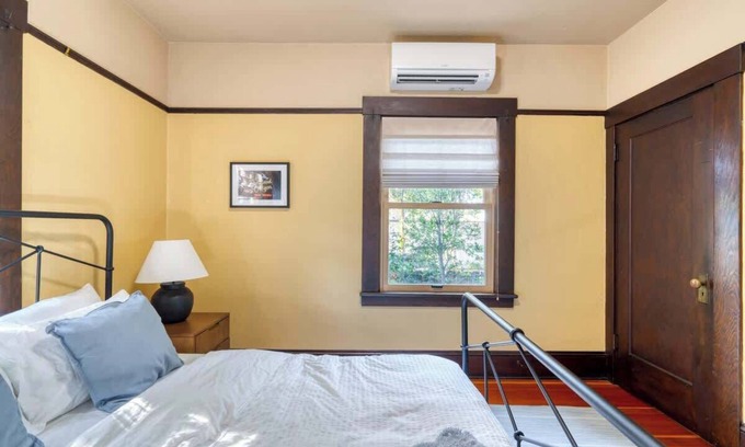 Kerns Casa | Spacious Group Retreat - 5BR - Sleeps 12