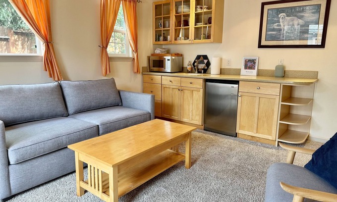 Marine Terrace Cabaña | Spacious guest house, fireplace, king bed