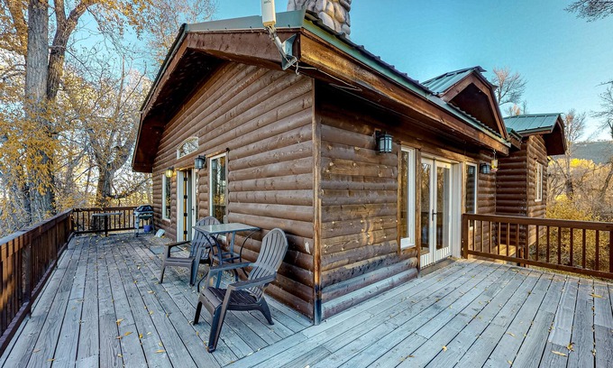 South Fork Casa | Spacious Guest House on the River w/Mountain Views, River Access, and Balcony