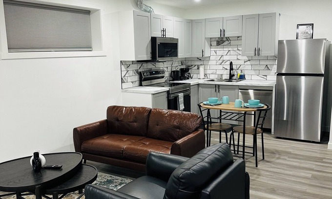 Regina Casa | Spacious guest suite in Regina, Canada