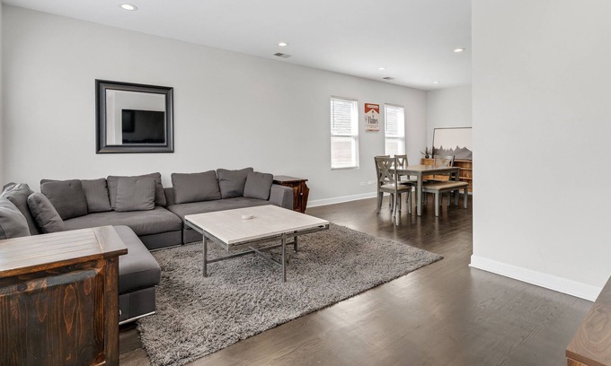 Noble Square Condominio | Spacious Hideaway minutes from Downtown w/Parking