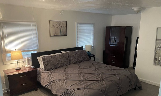 Jacksonville Cabaña | Spacious Historic 3 Bedroom with On site Parking
