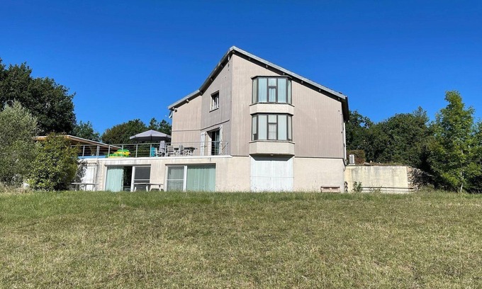 Caniac-du-Causse Casa | Spacious holiday home in Caniac-du-Causse with Hot Tup