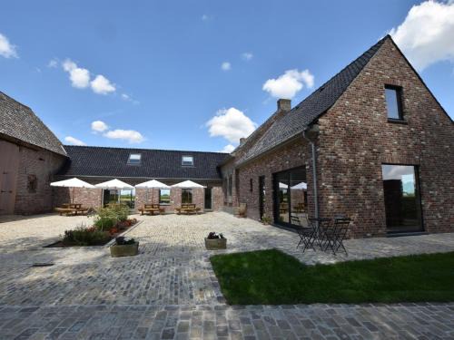Poperinge Casa | Spacious Holiday Home with Pond in Poperinge
