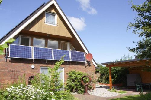 Neukirchen/Erzgeb Casa | Spacious Holiday Home in Neukirchen, cleaning included