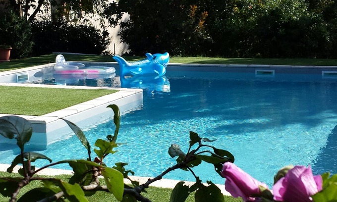 Briatexte Casa | Amplia casa de vacaciones clasificada 4 mazorcas de maíz con gran piscina y juegos