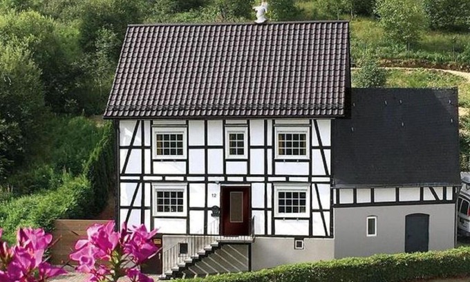 Groenebach Casa | Haus Ruhrquelle with terrace and garage near Winterberg