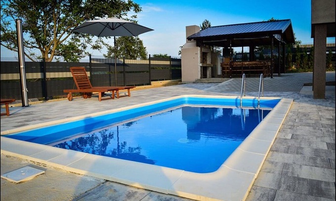 Brckovljani Casa | Spacious Holiday Home in Gračec with Private Swimming Pool