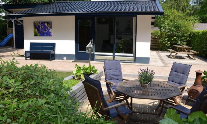 Municipality of Ermelo Casa | Spacious holiday home in Ermelo with private garden