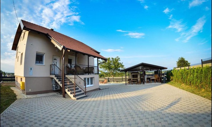 Brckovljani Casa | Spacious Holiday Home in Gračec with Private Swimming Pool