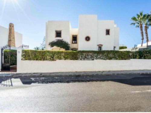 Carboneras Casa | Spacious holiday home with private garden