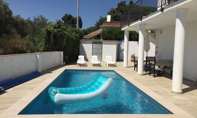 El Mas Fumats Casa | Amplia casa de vacaciones con piscina privada, internet, aire acondicionado