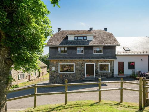 Amel Casa | Spacious holiday home with large garden
