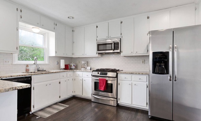 Lilburn Casa | Spacious Home (5 beds/3.5B) in Lilburn