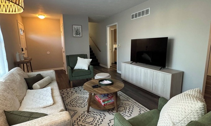 Marshall Casa | Spacious home, 5 mins to Missouri Valley College
